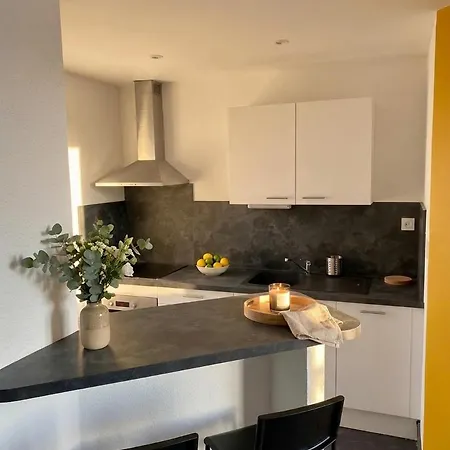 Cozy Apartment, A Short Walk To Place Stan