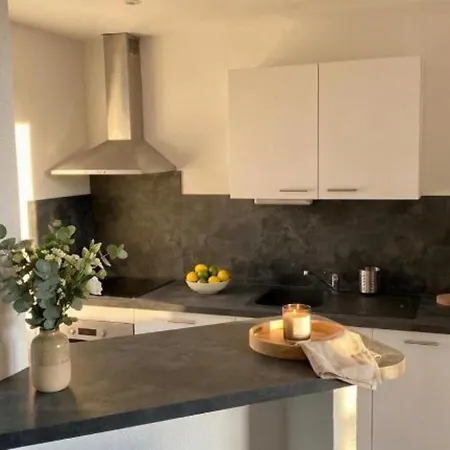Daire Cozy Apartment, A Short Walk To Place Stan *